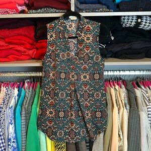 Van Heusen multicolored print v neck sleeveless blouse size S